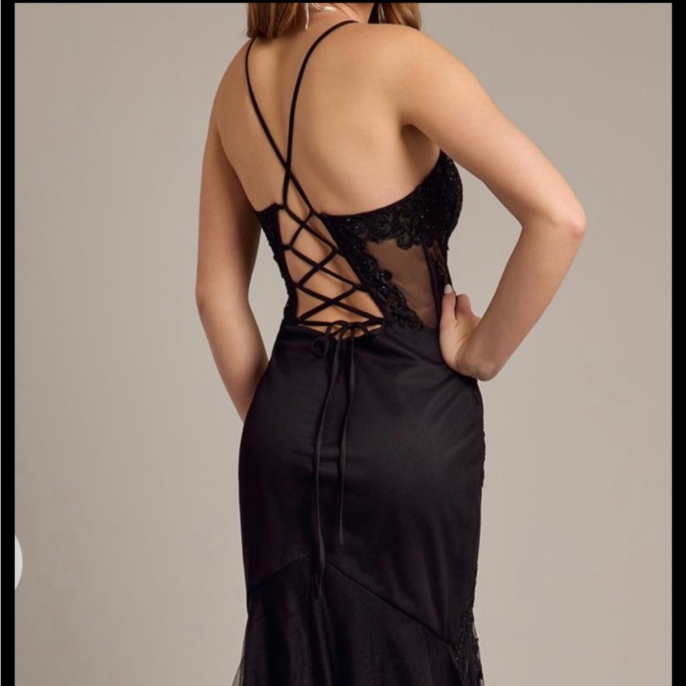 Black prom dress size extra small only worn once perfect condition